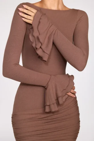 Helena ribbad modal långärmad draperad miniklänning i mocha
