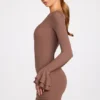 Helena ribbad modal långärmad draperad miniklänning i mocha