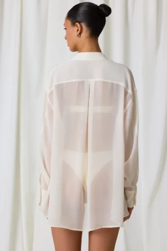 Hiva Oversized-skjorta med pärldetaljer i pärlvit