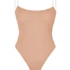 Intimates Bodys i mjuk mesh med osynliga axelband och string i Warm Peach