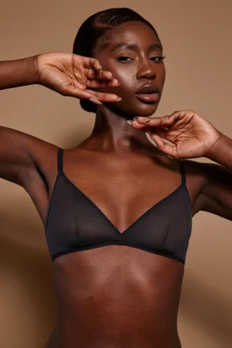 Intimates mjuk mesh-bh med triangeltopp i svart