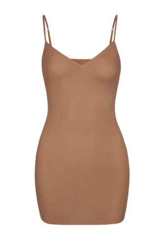 Intimates mjuk mesh-miniklänning med V-ringning i färgen Honey