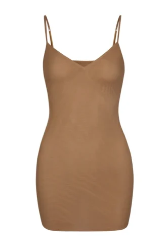 Intimates mjuk mesh-miniklänning med V-ringning i mandel