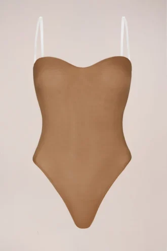 Intimates strapless bodys i färgen Almond