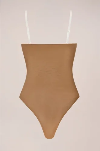 Intimates strapless bodys i färgen Almond