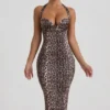 Ismay midilång bodycon-klänning med lager på lager och halterneck i leopardmönster