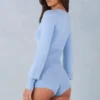 Ismera stickad långärmad jumpsuit i mjukblått
