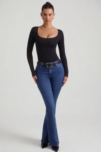 Jacey högmidjade flared-jeans i indigotvätt