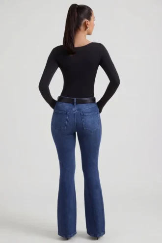 Jacey högmidjade flared-jeans i indigotvätt