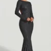 Jailene Embellished Open-Back Gown i svart