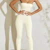 Jamila axelbandslös jumpsuit med utsvängd fåll i elfenben