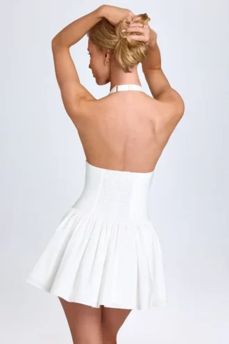 jessalie miniklnning med halterneck och bieser i vitt 2 330x495 - Jessalie minikl&auml;nning med halterneck och bieser i vitt