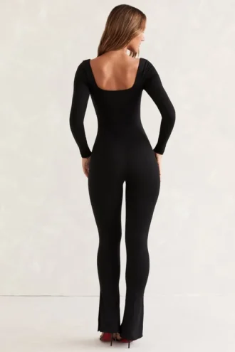 Jett långärmad jumpsuit med fyrkantig halsringning i svart