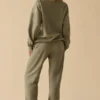Joggingbyxor i bomullsfleece med medelhög midja i khakigrönt
