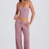 Joggingbyxor i ribbad stickning med vida ben i mauve