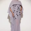 Jovelle genomskinlig draperad cape i chiffong i lila