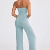 Jumpsuit i grovstickad bandeau med utsvängda ben i dammig blågrön