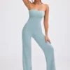 Jumpsuit i grovstickad bandeau med utsvängda ben i dammig blågrön