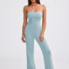 Jumpsuit i grovstickad bandeau med utsvängda ben i dammig blågrön
