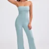Jumpsuit i grovstickad bandeau med utsvängda ben i dammig blågrön