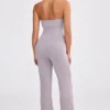 Jumpsuit i grovstickat bandeau-material med utsvängda ben i dammig lavendel