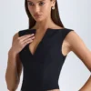 Kadie V-ringad strukturerad crop top i svart