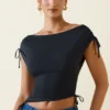 Kaede asymmetrisk crop top med rynkad rygg i svart