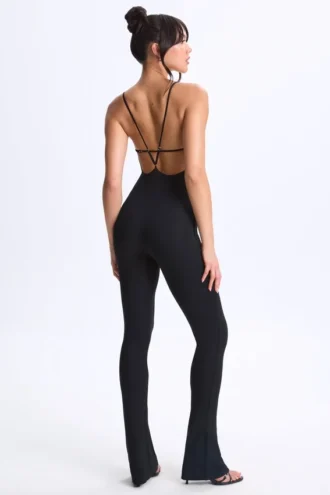 Kiki Modal Plunge Open-Back Flared Jumpsuit i svart