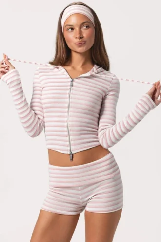 Kort hoodie i ribbad jersey med rosa ränder