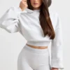 Kort hoodie i stretchig bomullsfleece i gråmelerat