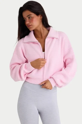 Kort sweatshirt i ribbad stickning med dragkedja i ljusrosa