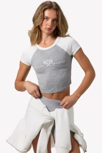 Kort T-shirt med grafiskt tryck i gråmelerad
