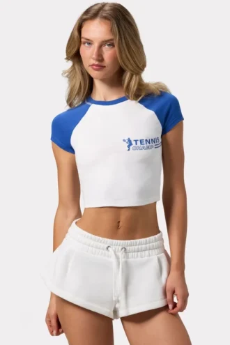 Kort T-shirt med grafiskt tryck i vitt