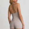Lalita-playsuit med knappar och halterneck i ecru