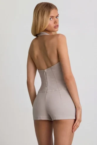 Lalita-playsuit med knappar och halterneck i ecru