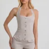 Lalita-playsuit med knappar och halterneck i ecru