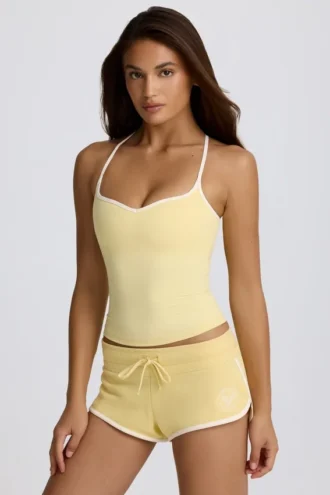 Lågmidjade minishorts i citrongult