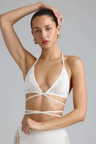 liberty bikinitopp med korsade band och dekorationer i ivory 2 330x495 - Liberty-bikinitopp med korsade band och dekorationer i ivory