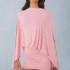 Lida draperad cape-miniklänning i blushrosa