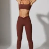 Långa leggings med fickor i brunt