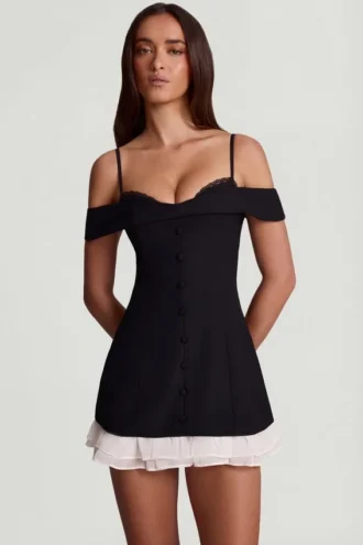 Maelie Off-Shoulder Ruffle A-Line Miniklänning i svart