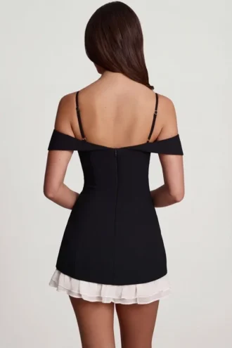 Maelie Off-Shoulder Ruffle A-Line Miniklänning i svart
