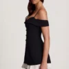 Maelie Off-Shoulder Ruffle A-Line Miniklänning i svart