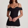 Maelie Off-Shoulder Ruffle A-Line Miniklänning i svart