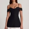 Maelie Off-Shoulder Ruffle A-Line Miniklänning i svart