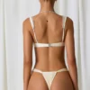 Mahina rynkad stringbikiniunderdelar i pärlvit