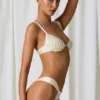 Mahina rynkad stringbikiniunderdelar i pärlvit