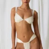 Mahina rynkad stringbikiniunderdelar i pärlvit