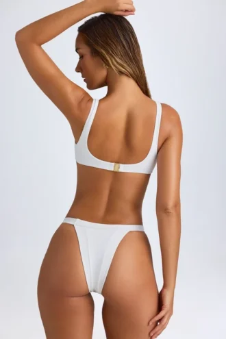 Malibu bikinitopp med rund halsringning i vitt