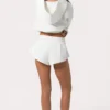 Mid-Rise Shorts i färgen Milk